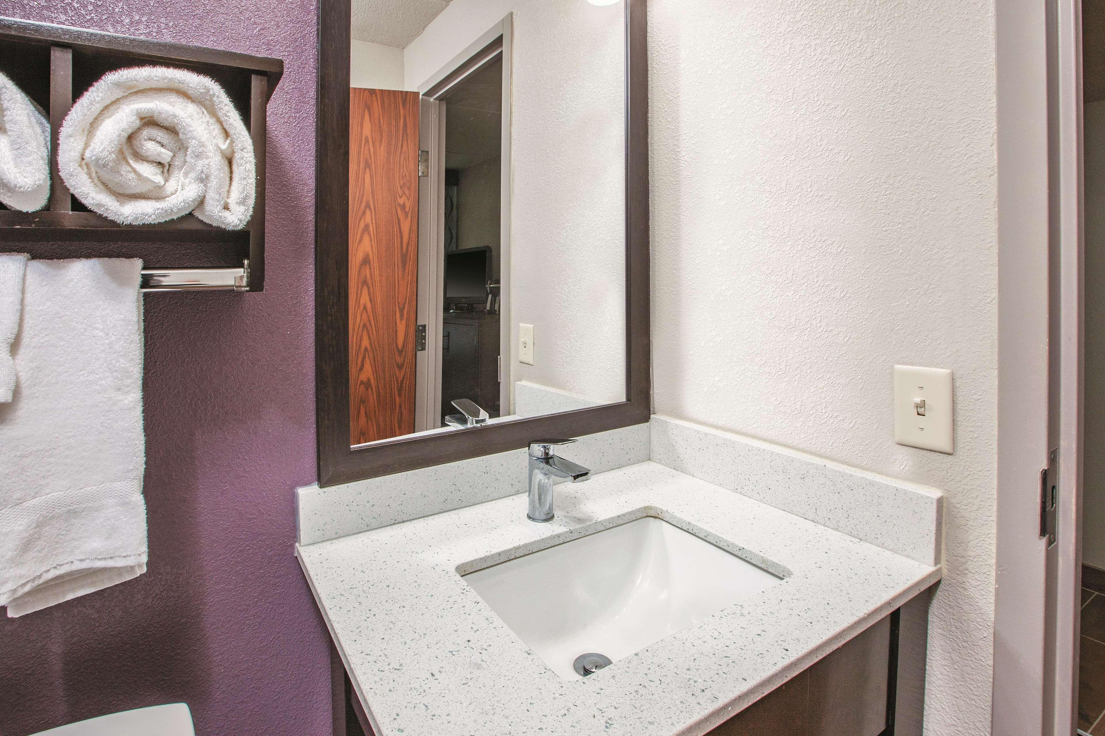 La Quinta By Wyndham Sturbridge Hotell Eksteriør bilde