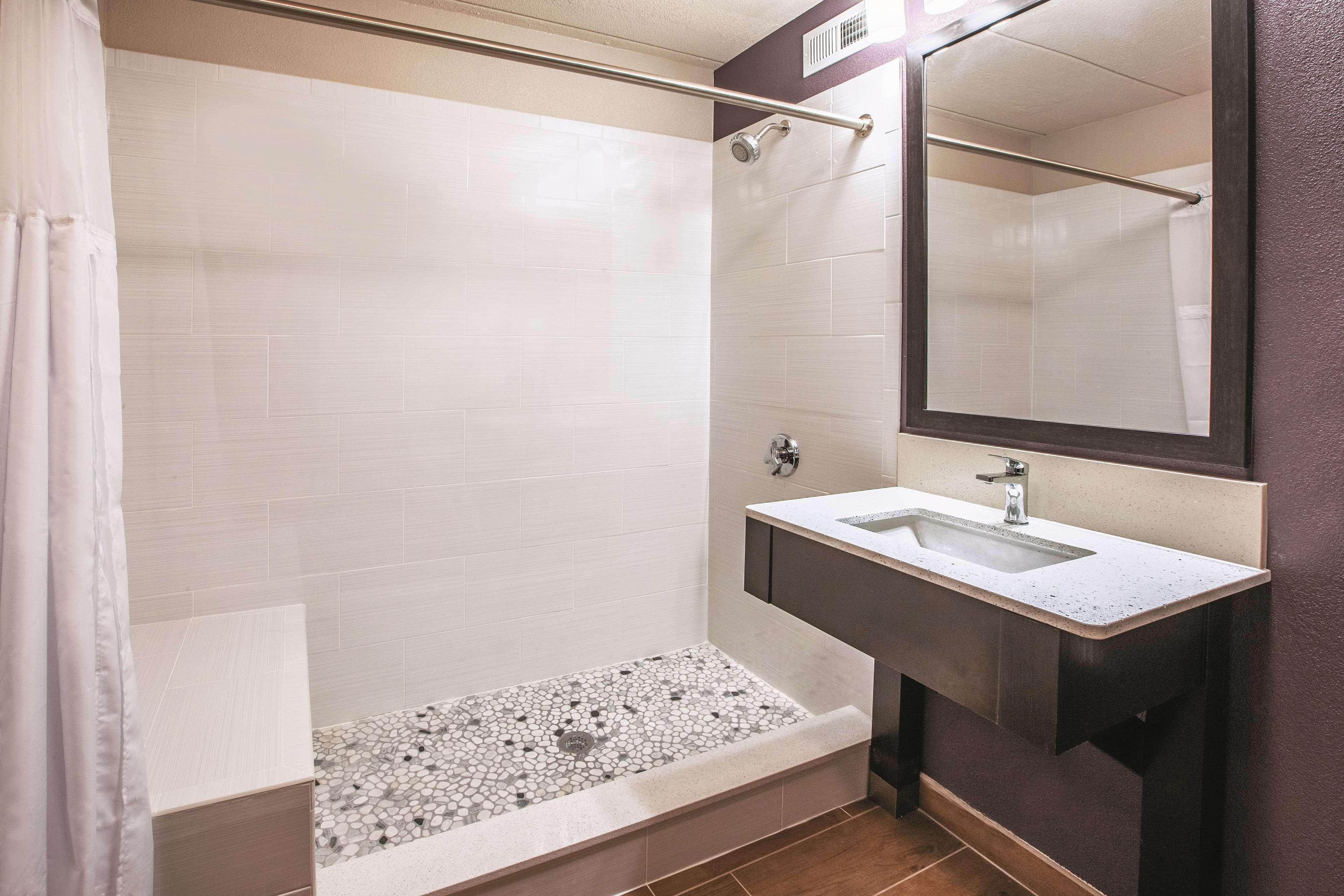 La Quinta By Wyndham Sturbridge Hotell Eksteriør bilde