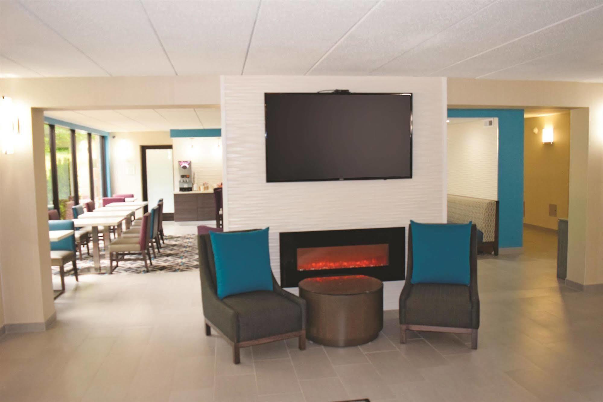 La Quinta By Wyndham Sturbridge Hotell Eksteriør bilde